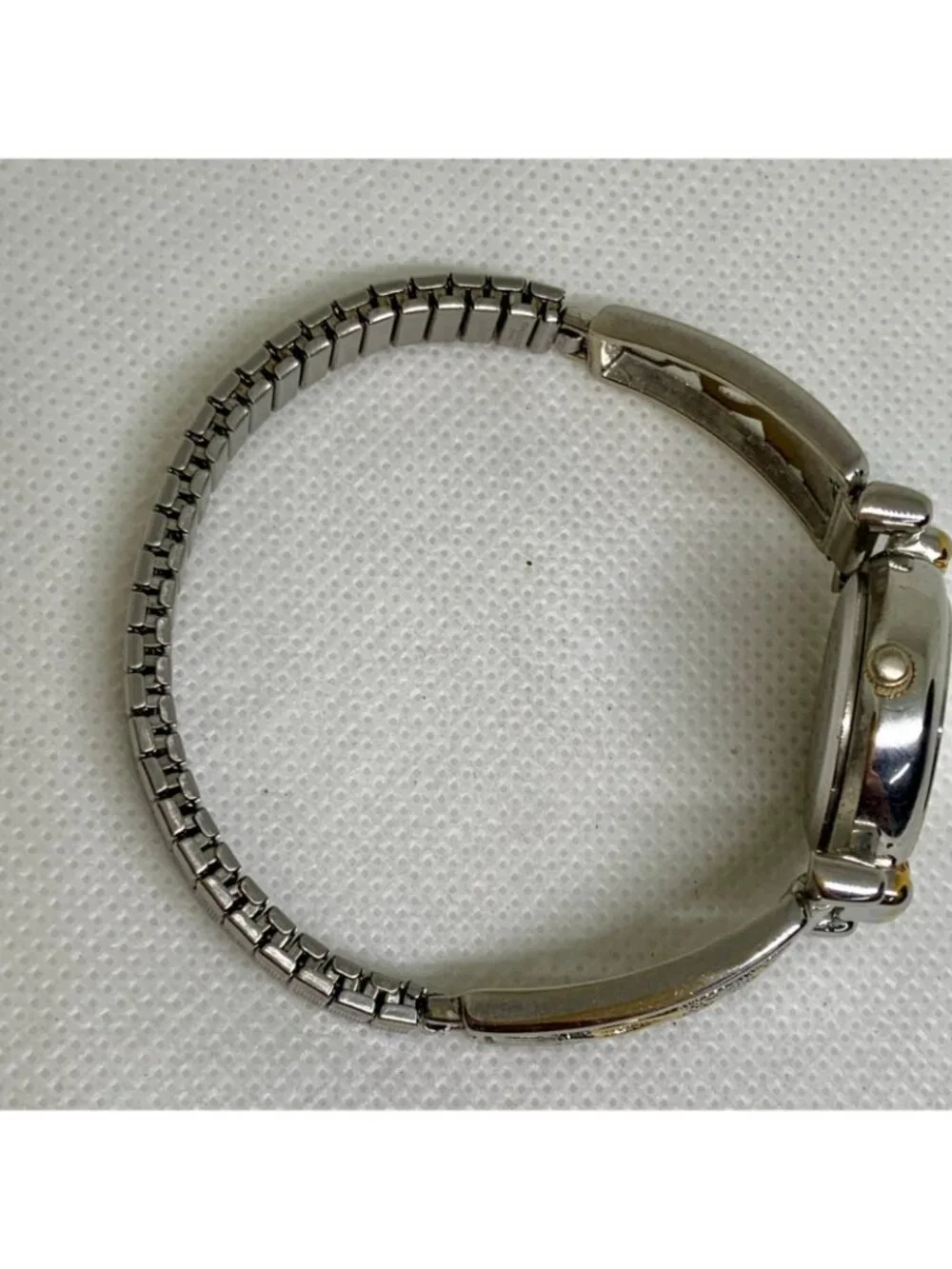Women’s vintage watch quartz analog silver gold tone 25mm round running